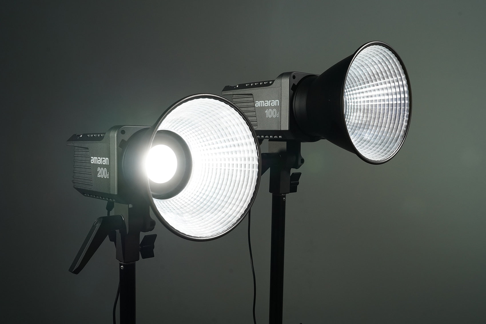 Aputure Amaran 100D 200D LED Video 130W CRI95+ TLCI96+ 39,500 lux@1m Bluetooth App Control 8 Lighting Effects DC/AC Power Supply