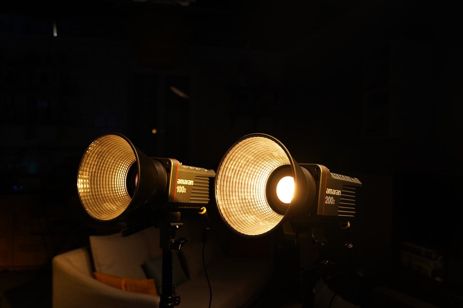 Aputure Amaran 100X 200X Bi-Color LED Video Light 2700-6500K 100W Bluetooth App Control 9 Lighting Effects Ultra Silent Fan